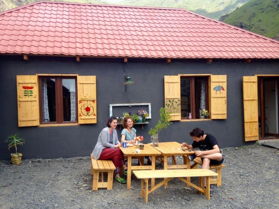 Sno House In Kazbeg Hotel Екстериор снимка